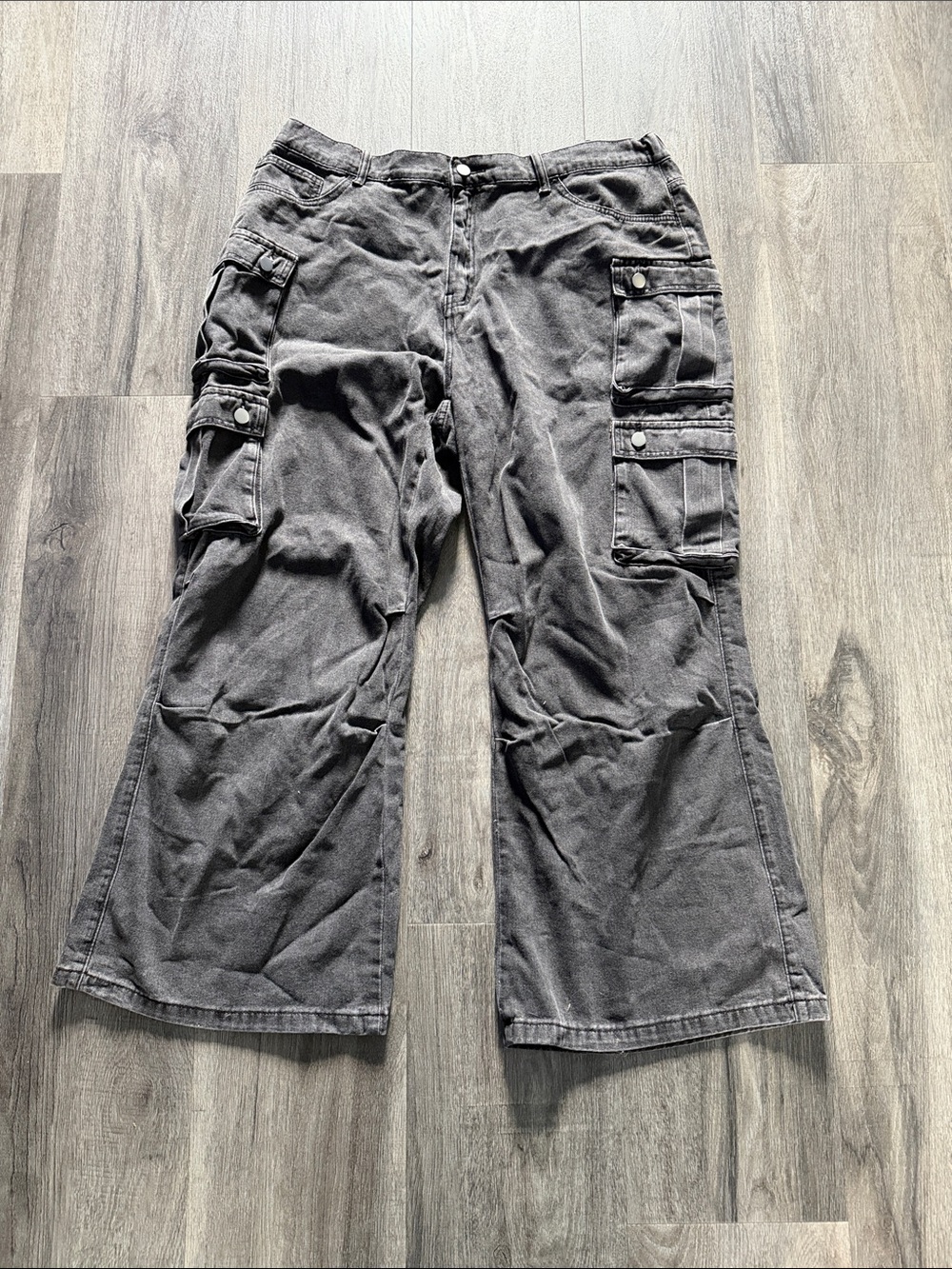 Grey women’s Stretch wide Leg Cargo pants. Never worn Smoke free home